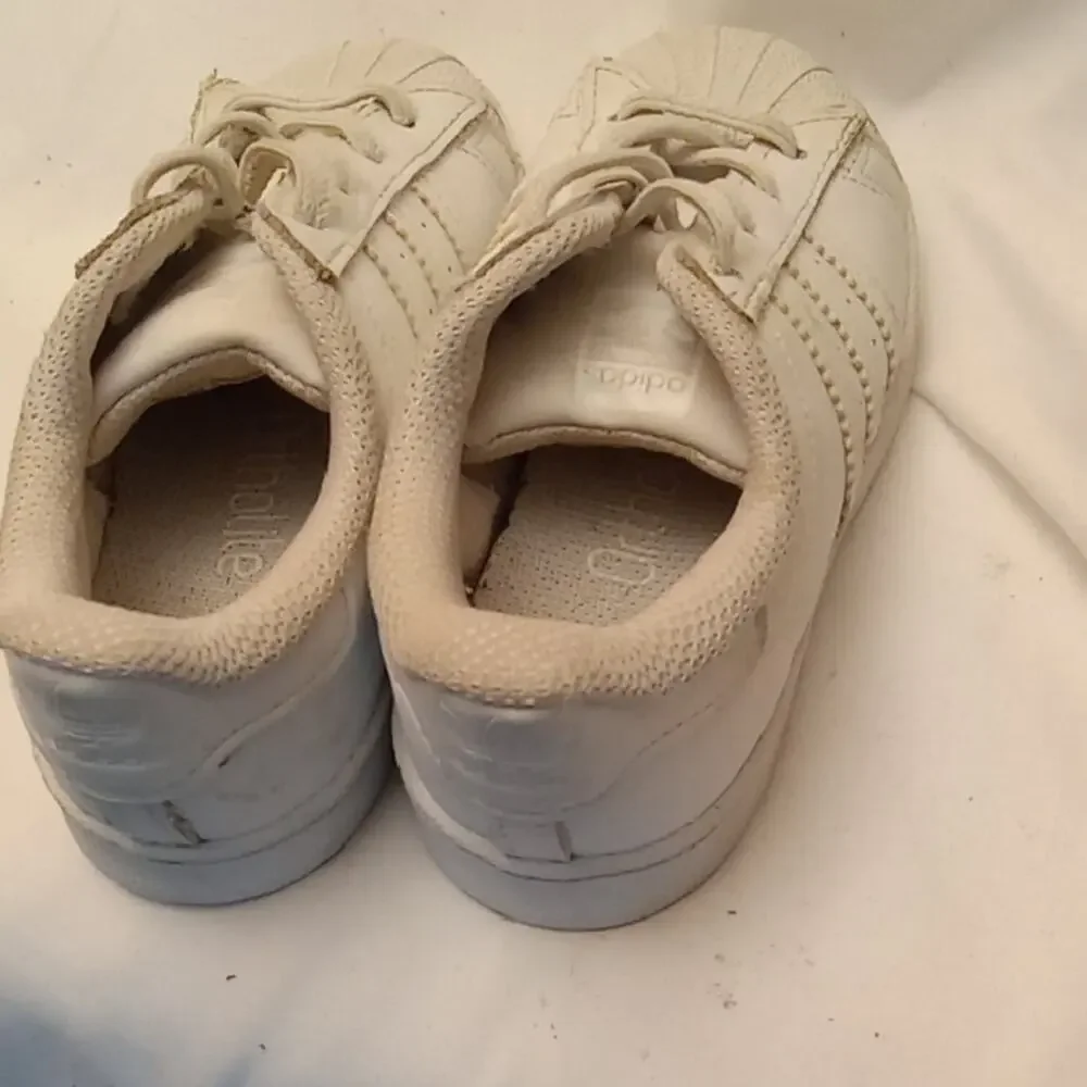 Adidas Toddler Size 9.5 Shell Toe Ortholite Cream Shoes